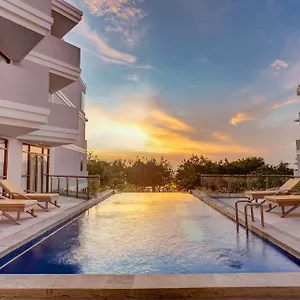 wyndham-garden-kuta-beach-bali.hotelsseminyak.net/