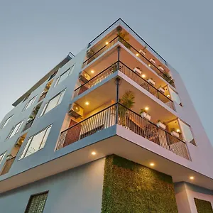 Minimalist Poshtel & 3* Nova Deli
